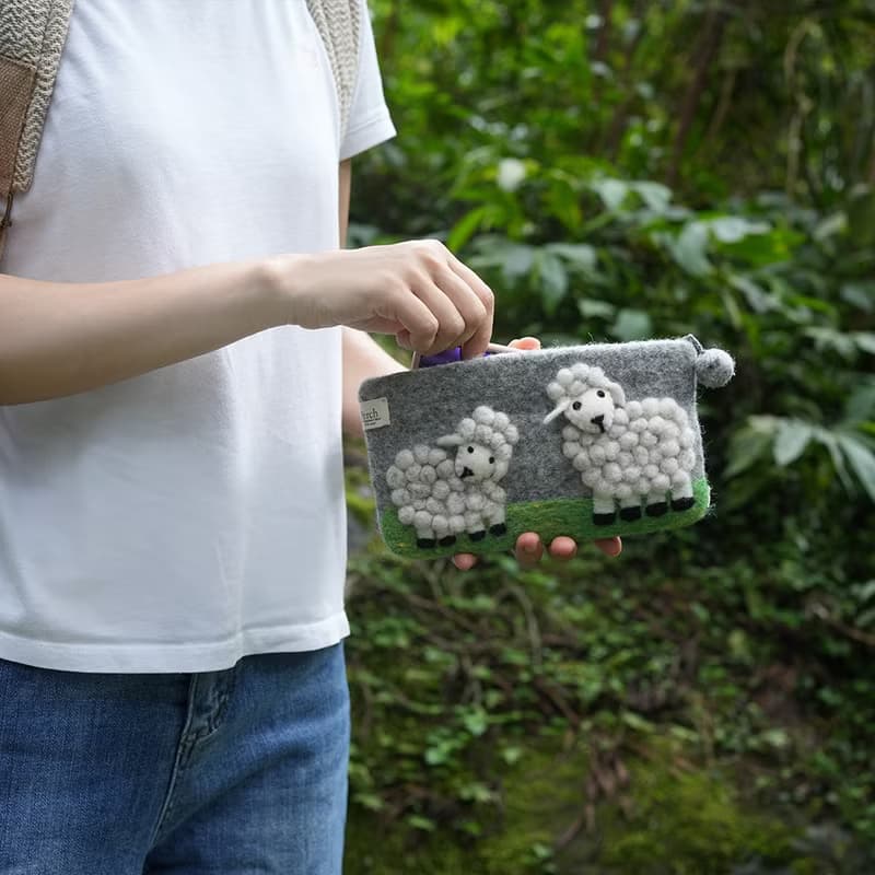100% Wool 羊毛氈長形綿羊包_手機袋 _公平貿易