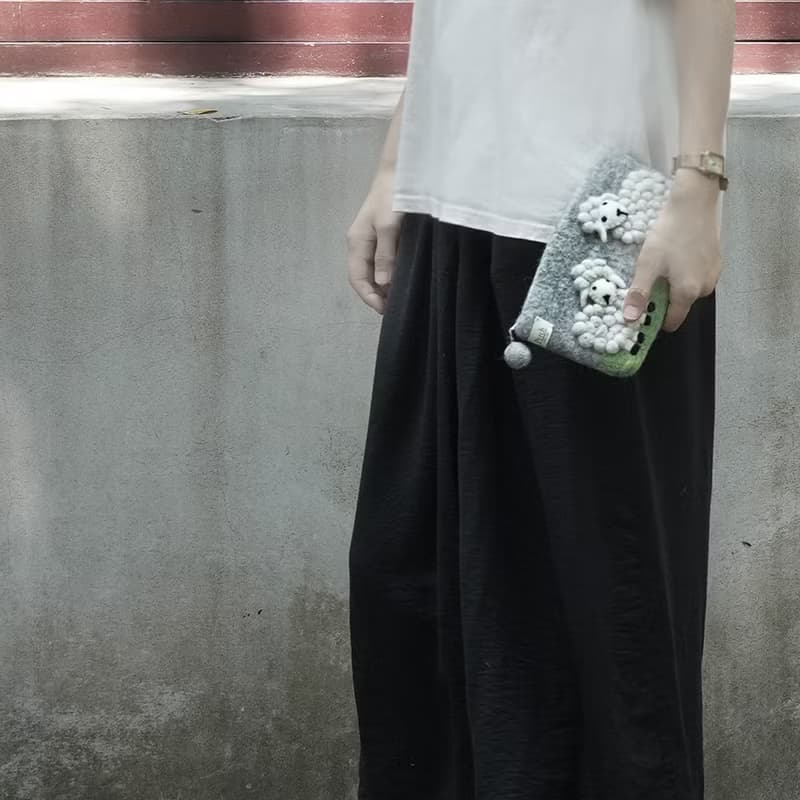 100% Wool 羊毛氈長形綿羊包_手機袋 _公平貿易