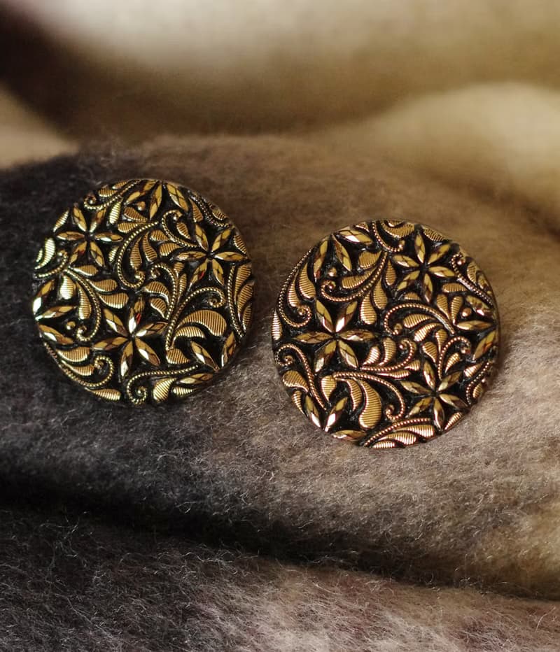 老又好古董珠寶 少見黑金雙色刺繡小花圓形夾式耳環C1077