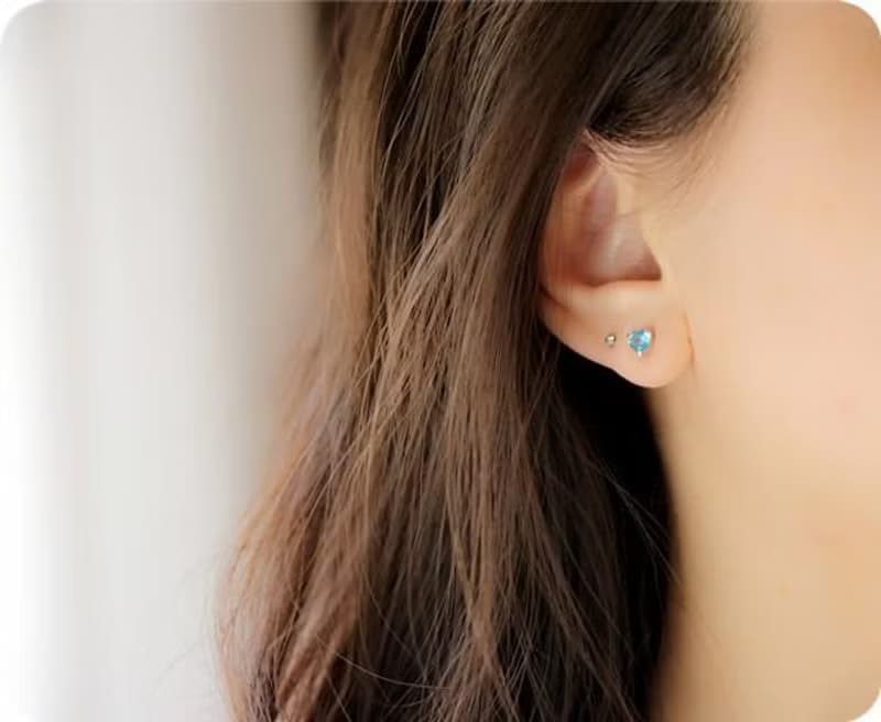 K18金 ハートのブルートパーズのスタッドピアス 　11月誕生石