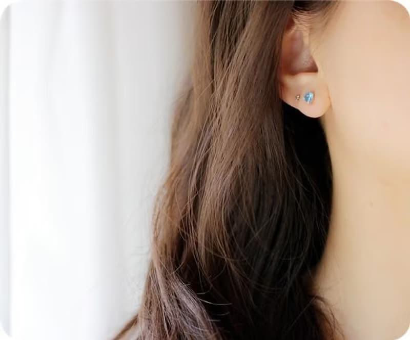 K18金 ハートのブルートパーズのスタッドピアス 　11月誕生石