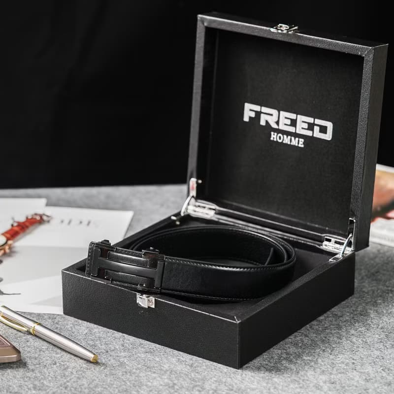 【FREED】金屬英文字母扣商務休閒頭層牛皮皮帶 男 生日禮物 禮盒