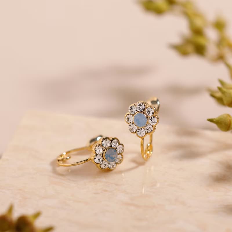 【Pinkoi限定商品】sparkling flower loop-fit earring Lt.BL　ループフィットイヤリング　花 ラインストーン　水色