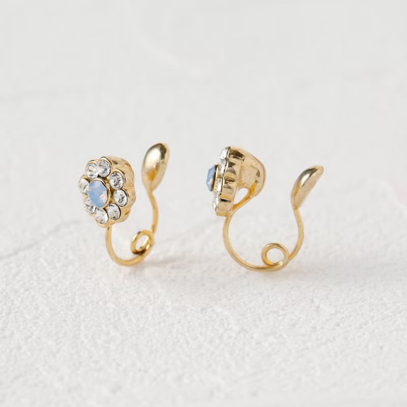 【Pinkoi限定商品】sparkling flower loop-fit earring Lt.BL　ループフィットイヤリング　花 ラインストーン　水色