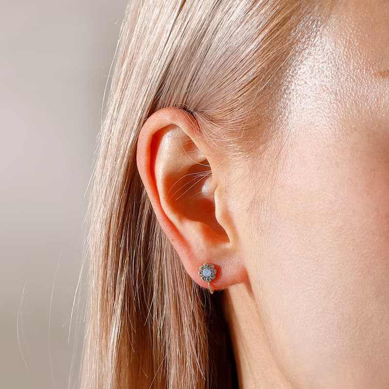 【Pinkoi限定商品】sparkling flower loop-fit earring Lt.BL　ループフィットイヤリング　花 ラインストーン　水色