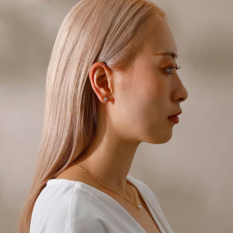 【Pinkoi限定商品】sparkling flower loop-fit earring Lt.BL　ループフィットイヤリング　花 ラインストーン　水色