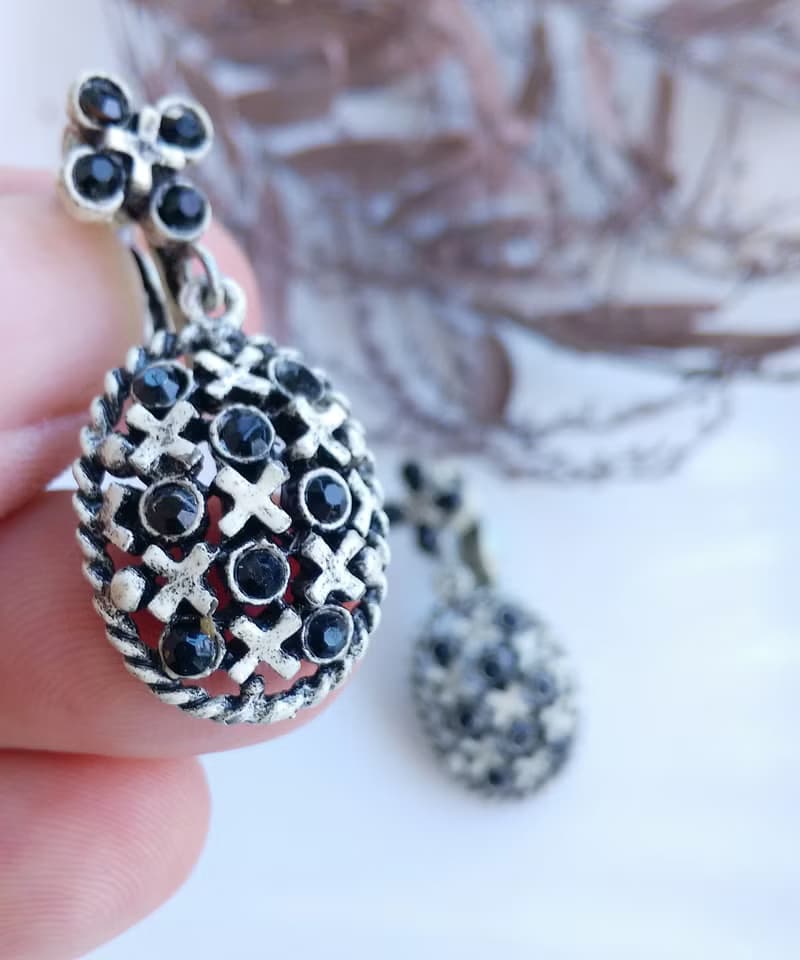 Vintage Jewelry 西洋古董飾品 FLORENZA  黑白琺瑯 夾式耳環