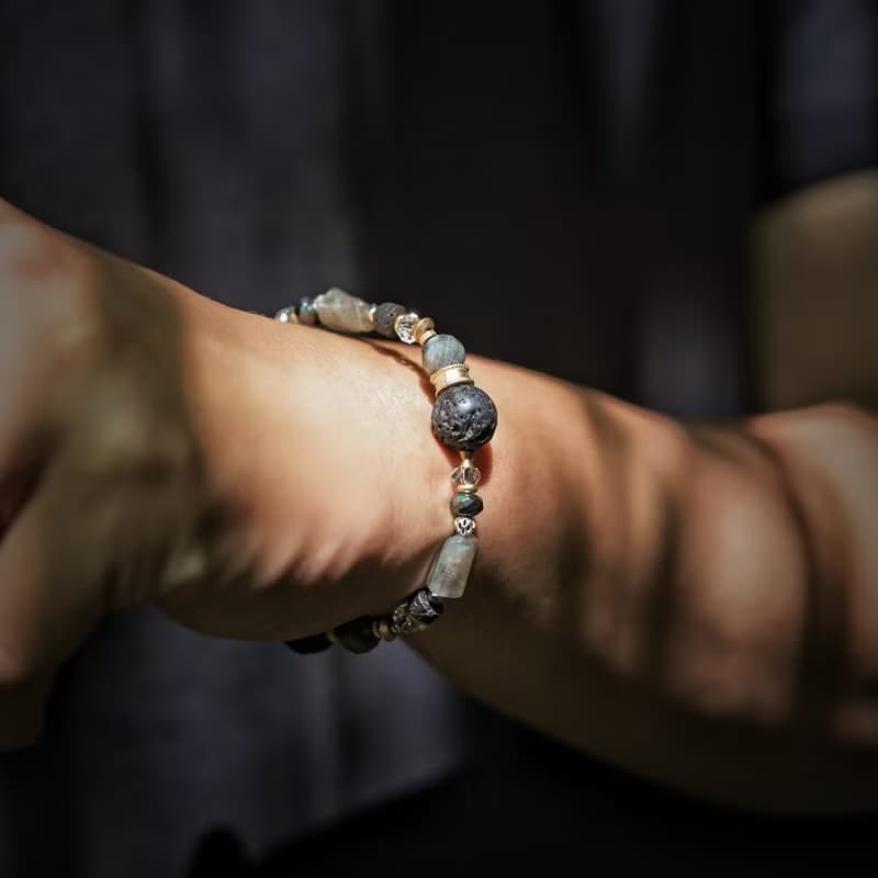 創作者 l 火山岩藍光拉長石手鍊 C1717