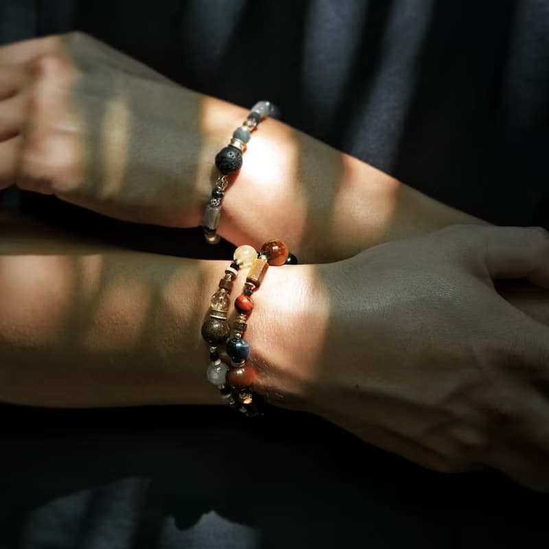 創作者 l 火山岩藍光拉長石手鍊 C1717