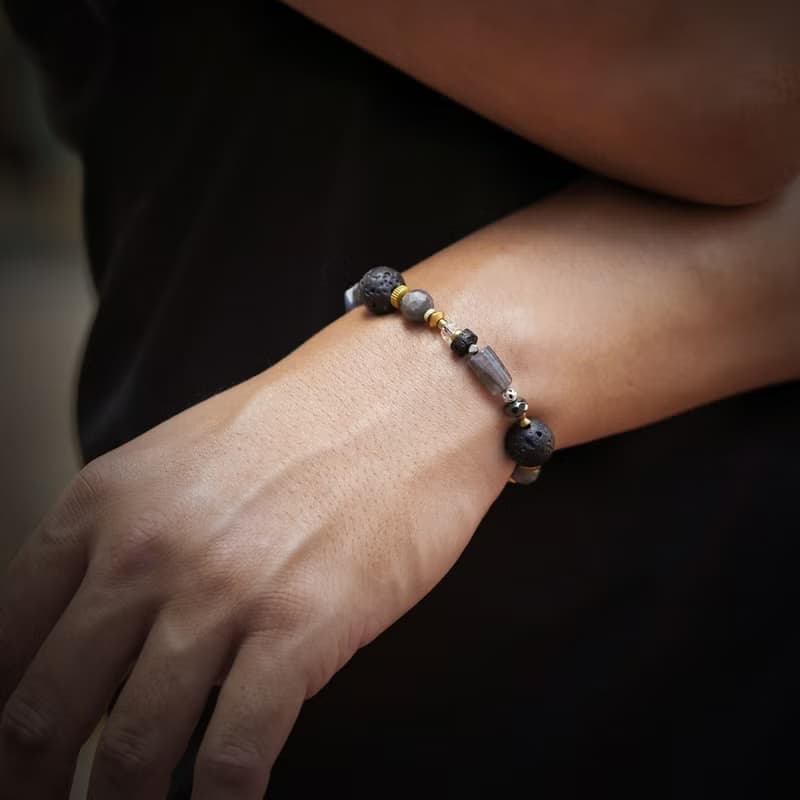 創作者 l 火山岩藍光拉長石手鍊 C1717