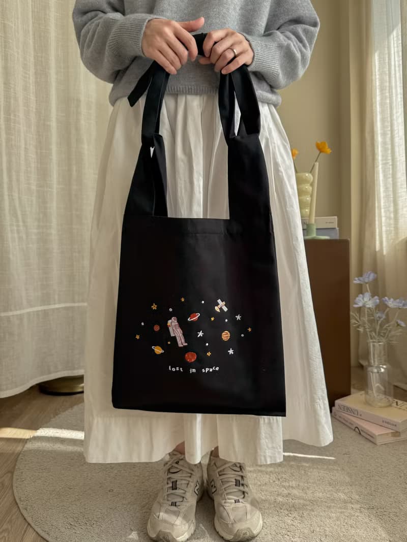 棉質刺繡購物肩背袋   Black Space