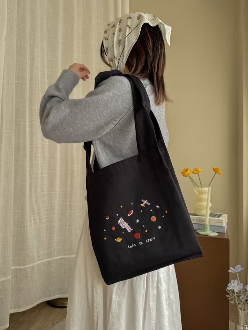 棉質刺繡購物肩背袋   Black Space