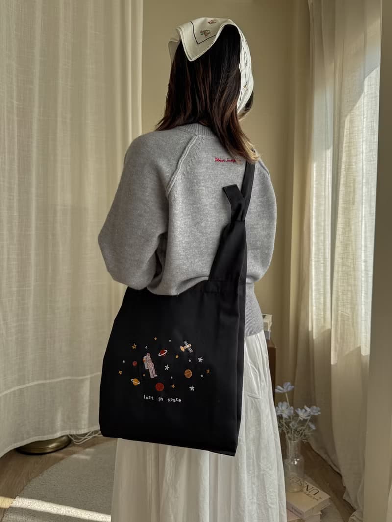 棉質刺繡購物肩背袋   Black Space