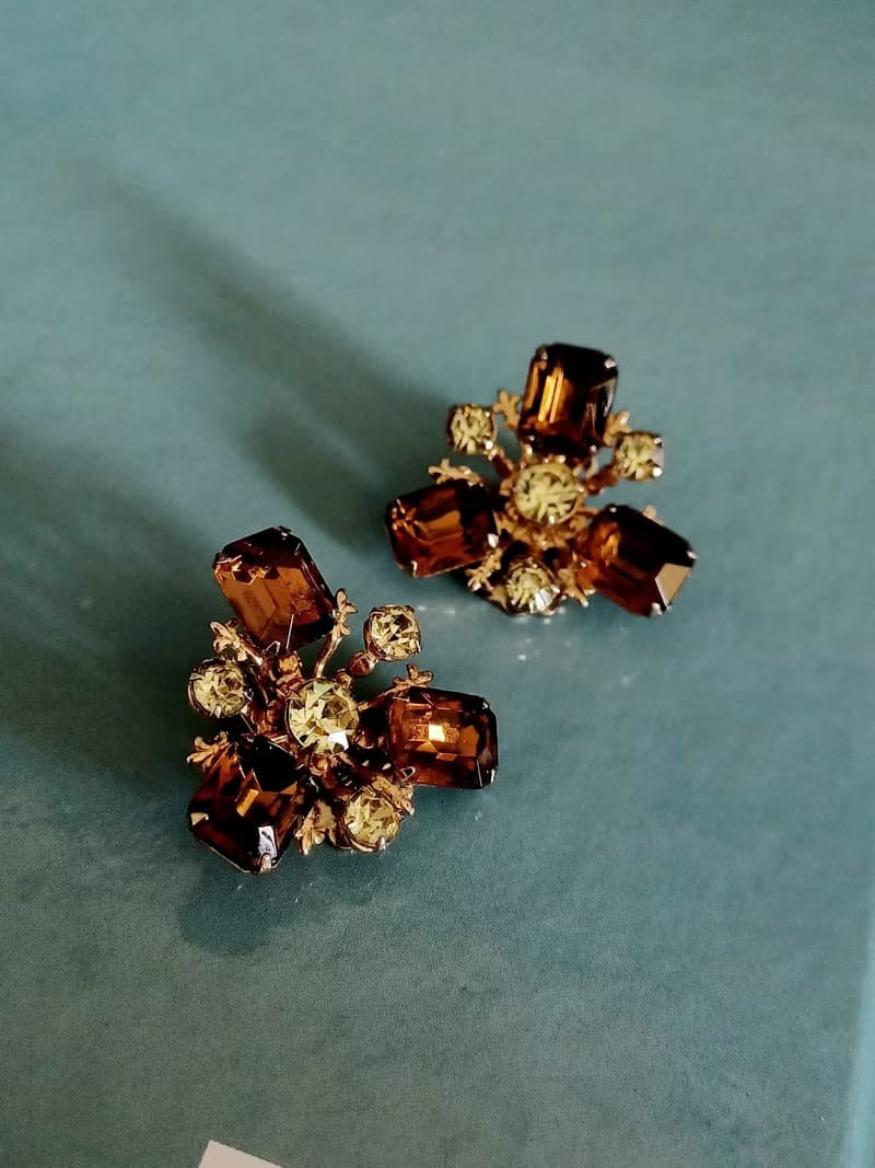 vintage jewelry  古典方形萊茵鑽立體花卉 夾式耳環  1080元