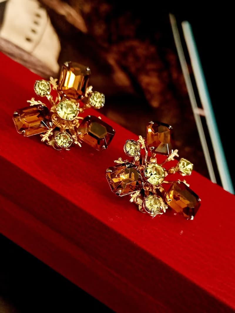 vintage jewelry  古典方形萊茵鑽立體花卉 夾式耳環  1080元