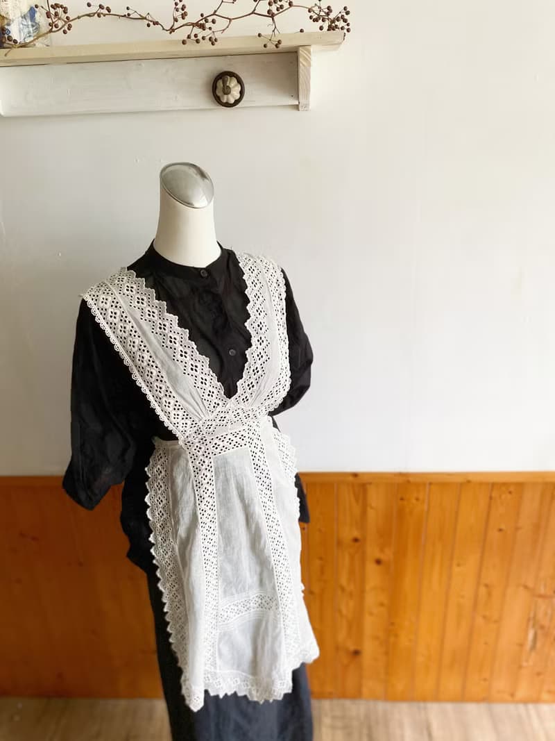 【好日戀物】德國帶回vintage古董手工刺繡鏤空蕾絲圖紋圍裙