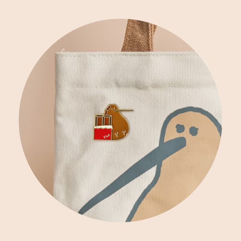 P03 奇異鳥別針-巧克力款