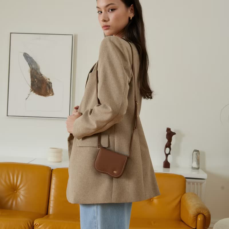 Wave wallet in Wood brown