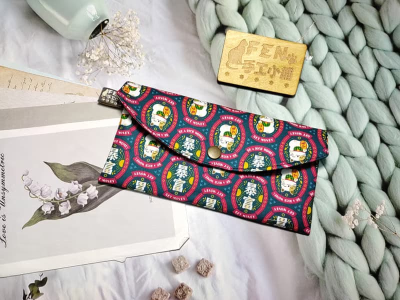 單層款布紅包袋-紅藍暴富小招財貓-手作布紅包袋-萬用收納包-存摺