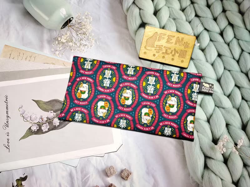 單層款布紅包袋-紅藍暴富小招財貓-手作布紅包袋-萬用收納包-存摺