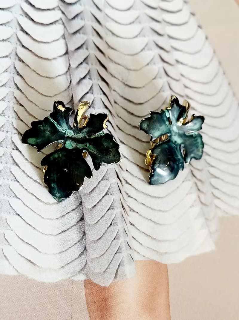 vintage jewelry  典雅銅青色琺瑯楓葉 夾式耳環