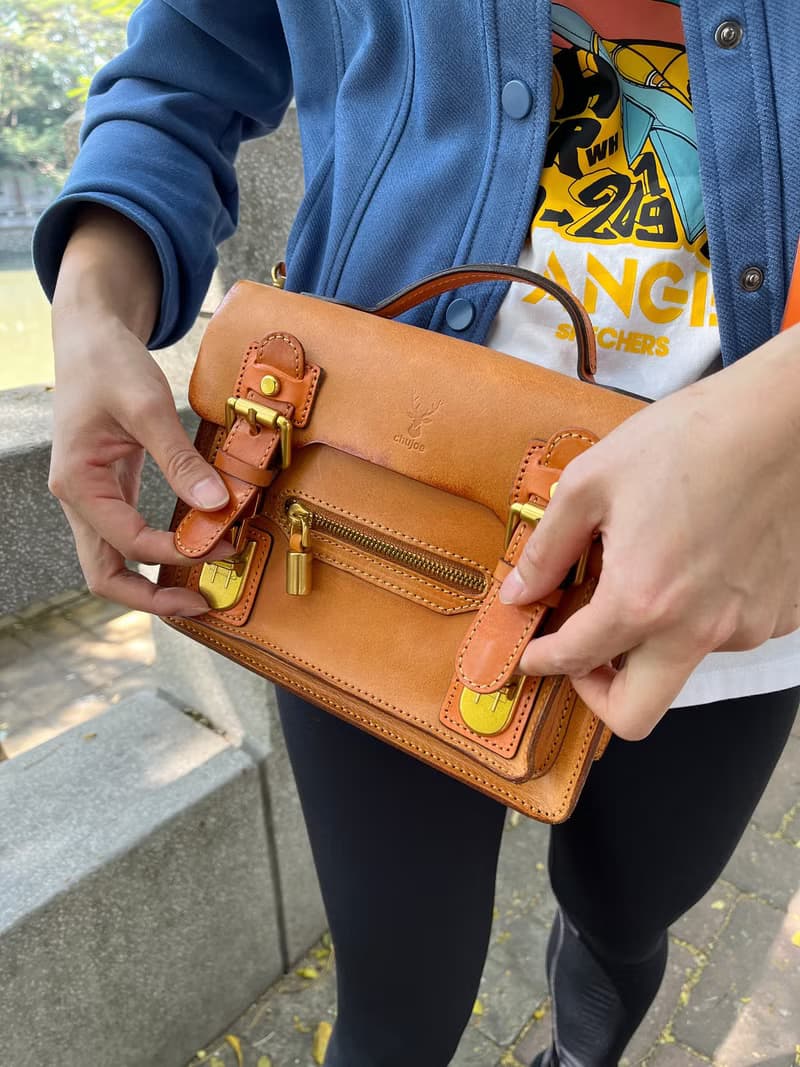 手作經典郵差包 原創復古劍橋包 頭層植鞣牛皮小方包 女士文藝手