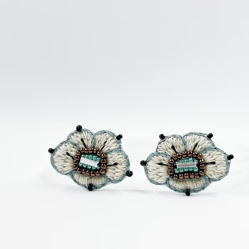 | 茷 | 耳針/耳夾 | #219 | 手刺繡個性日系茷花耳環