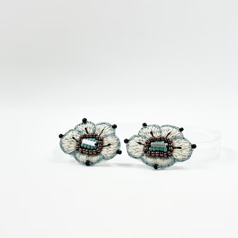 | 茷 | 耳針/耳夾 | #219 | 手刺繡個性日系茷花耳環