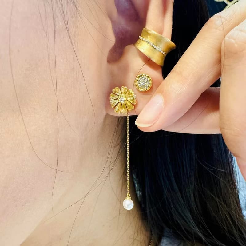 18K 復古緞面金小鑽花花耳環