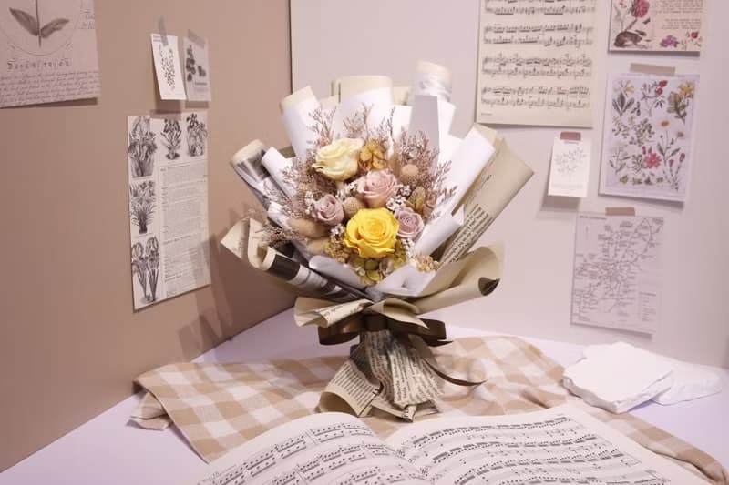 【中型永生玫瑰花束】— 春夏系列 報紙田園風