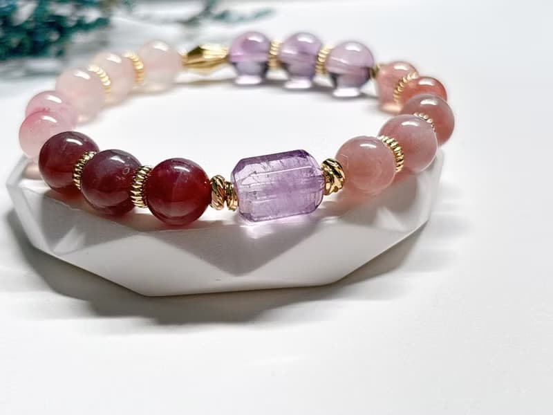 紫霧晨星 l 紫晶。粉晶。櫻花雨。草莓晶。鍍14k金屬配件。手環