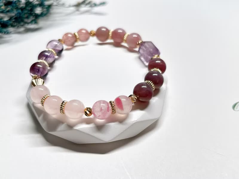 紫霧晨星 l 紫晶。粉晶。櫻花雨。草莓晶。鍍14k金屬配件。手環