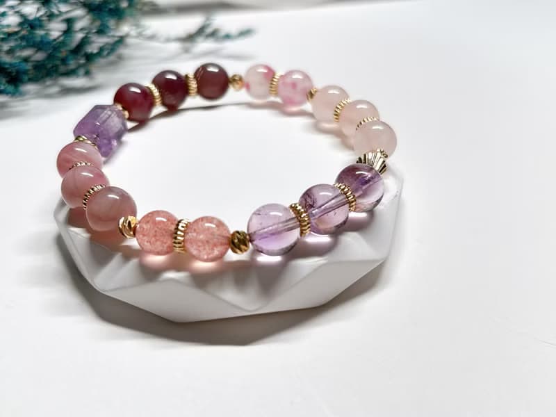 紫霧晨星 l 紫晶。粉晶。櫻花雨。草莓晶。鍍14k金屬配件。手環
