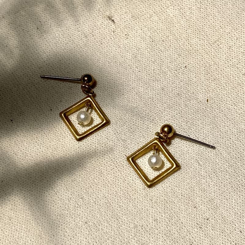 老林雜貨 | 棉珍珠菱形黃銅耳環 (針式 / 夾式)