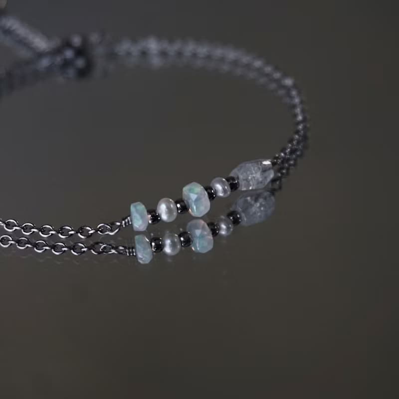 MODOMODO 蛋白石 opal 淡水珍珠 馬島月光石 細手鍊 - 雪島極光