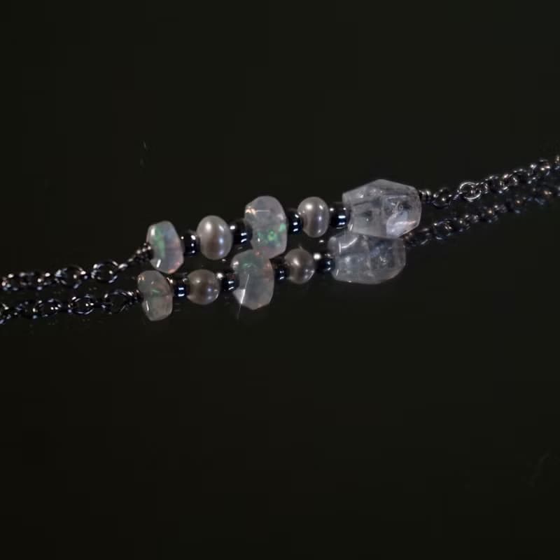 MODOMODO 蛋白石 opal 淡水珍珠 馬島月光石 細手鍊 - 雪島極光