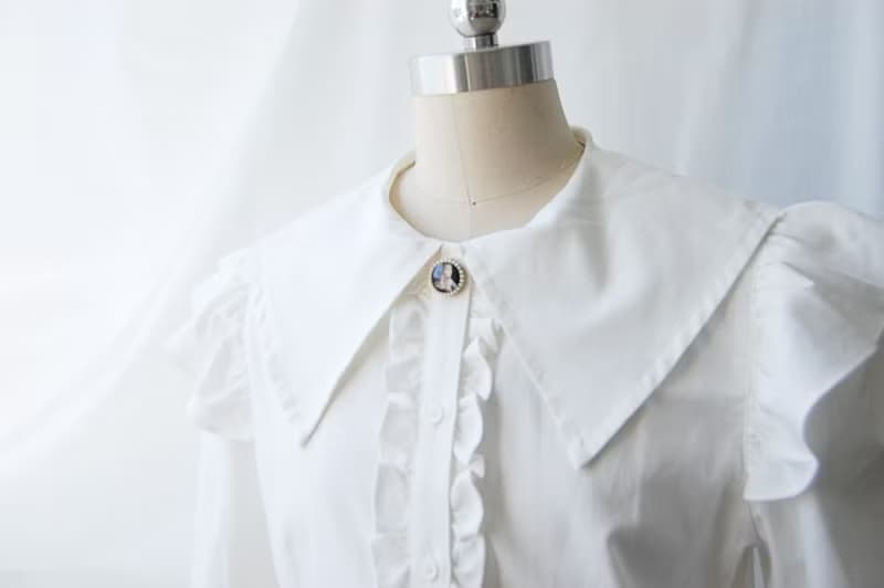 Button Cover 手作鈕扣飾~別致優雅~名畫系列: 抱銀鼠的女子