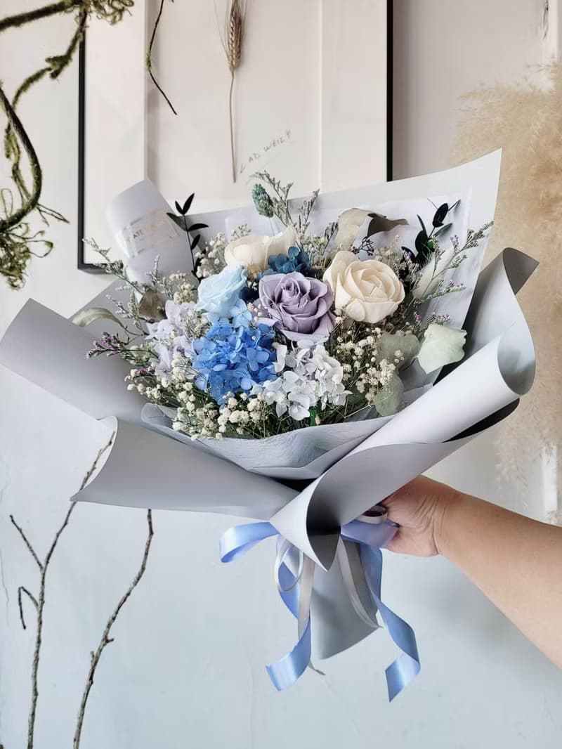 海藏設計│ 質感灰藍永生玫瑰花束 畢業花束 情人節花束