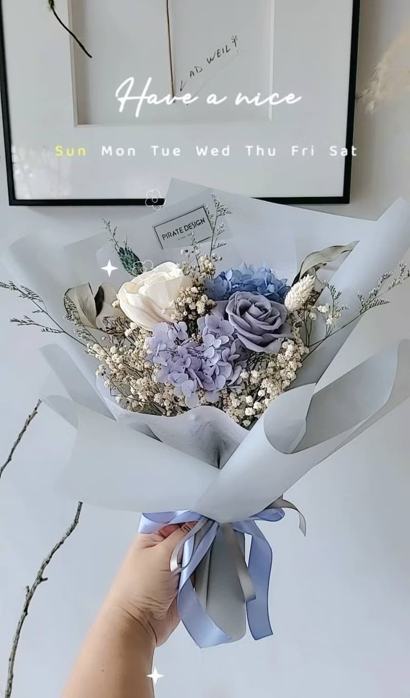 海藏設計│ 質感灰藍永生玫瑰花束 畢業花束 情人節花束