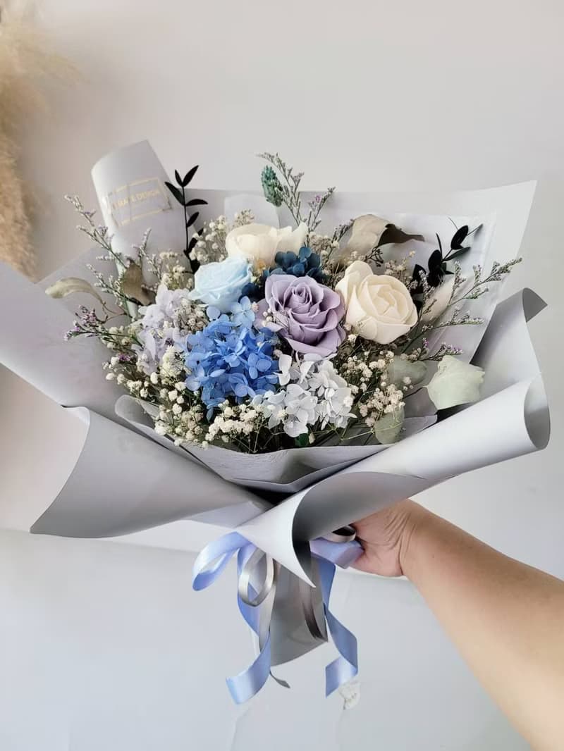 海藏設計│ 質感灰藍永生玫瑰花束 畢業花束 情人節花束