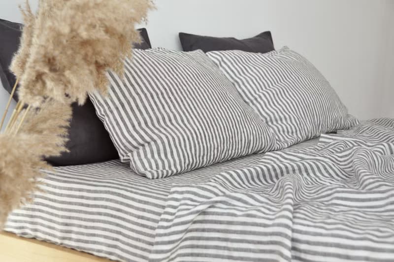 Striped linen sheet set / Flat+fitted sheet+2 pillowcases / Striped bedding
