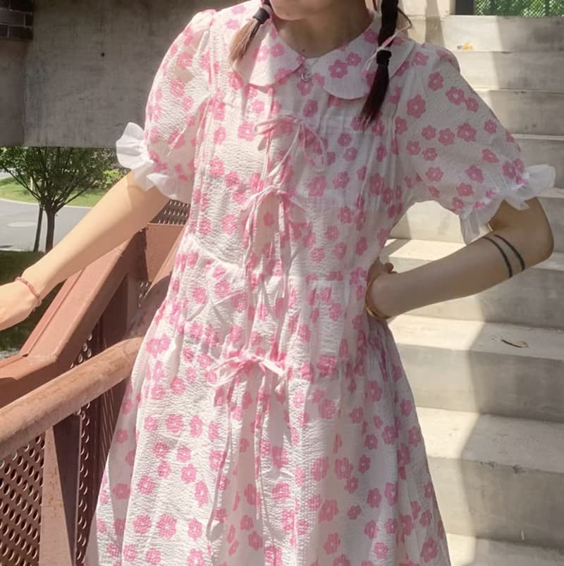 蜜桃氣泡 鹽縮粉小花 仙女洋裝 娃娃領 抽繩 花邊