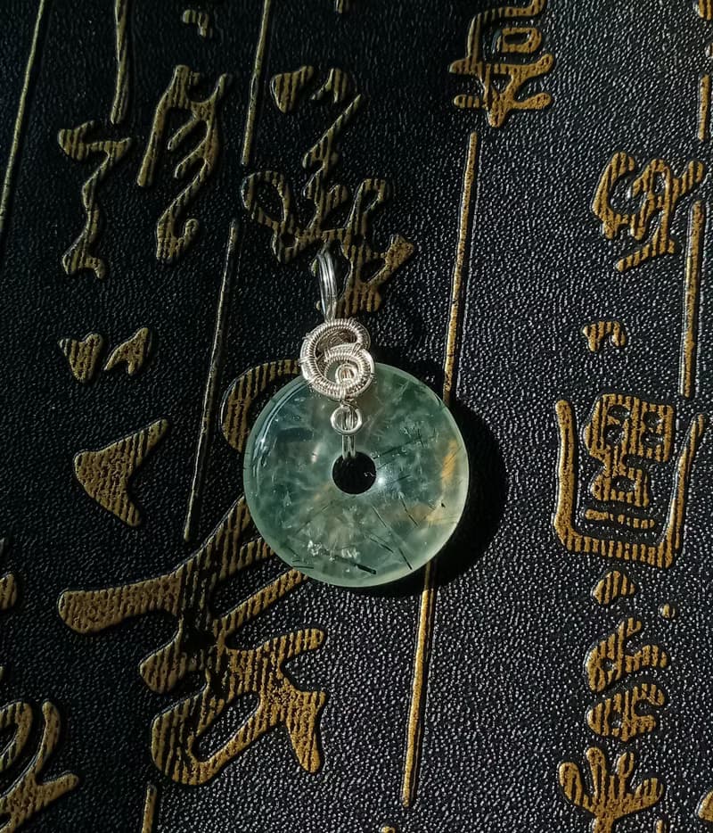 佚名山河。項鍊。簡約葡萄石平安扣。金屬編織。含鍊