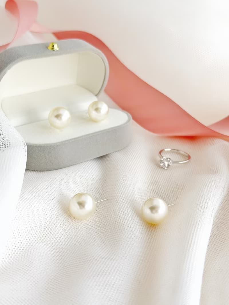 【結婚禮物】奧地利珍珠耳環－白月光 禮盒 婚禮 新娘 耳夾 婚紗