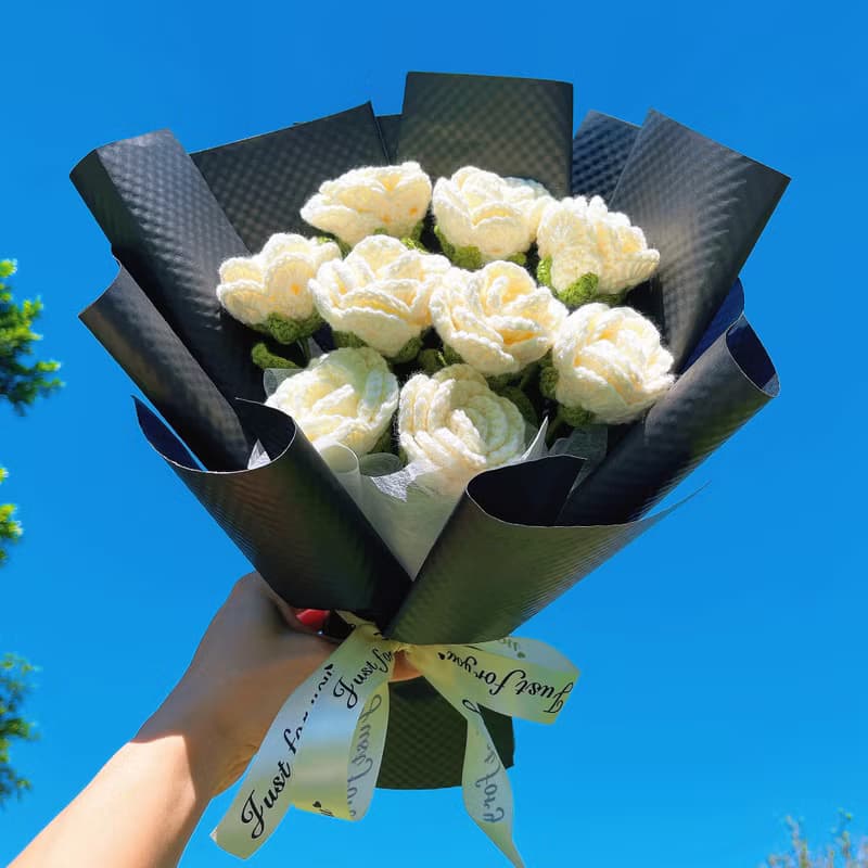 手作鉤織 9朵白色玫瑰追思花束