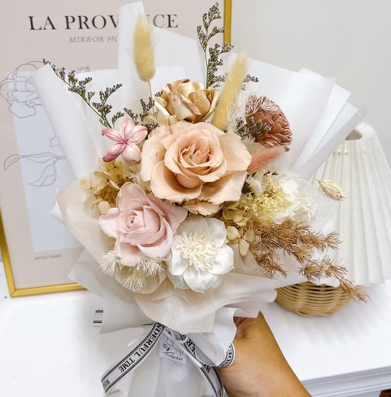 白咖啡花束 永生花 奶茶 情人節 畢業 生日 告白 求婚 乾燥花