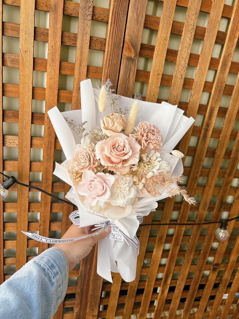 白咖啡花束 永生花 奶茶 情人節 畢業 生日 告白 求婚 乾燥花
