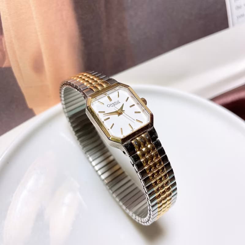 【西洋古董飾品】BULOVA CARAVELLE正常運作光澤銀調整彈性手錶