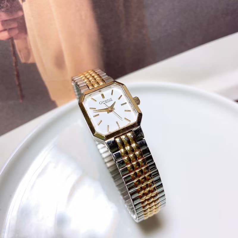 【西洋古董飾品】BULOVA CARAVELLE正常運作光澤銀調整彈性手錶