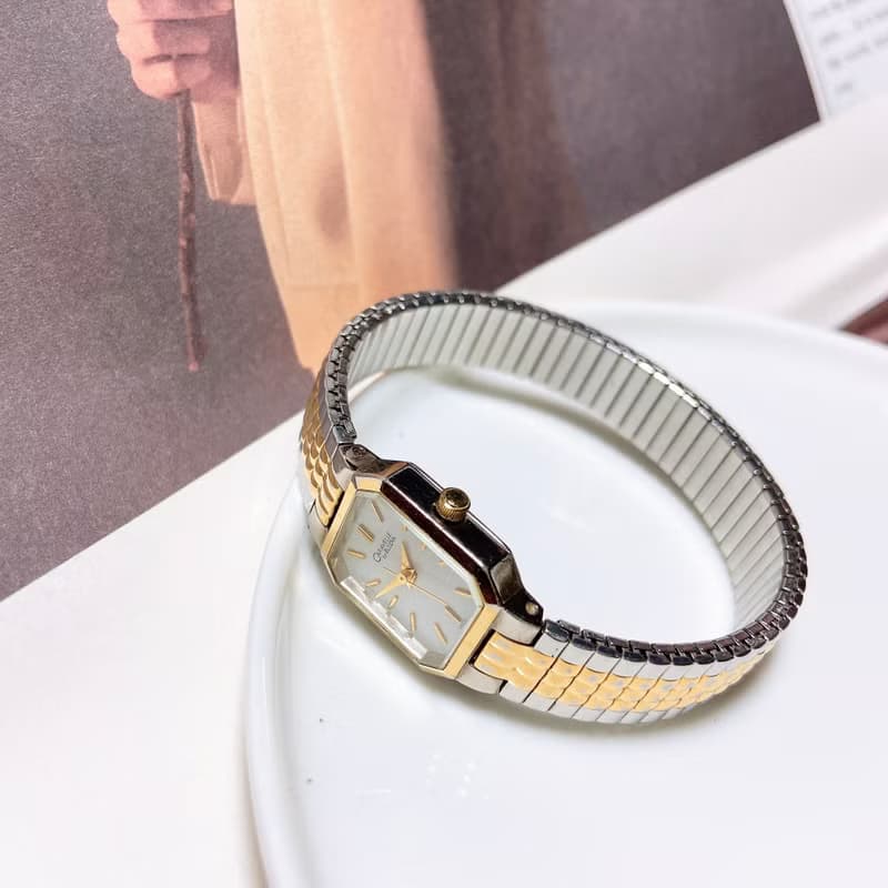 【西洋古董飾品】BULOVA CARAVELLE正常運作光澤銀調整彈性手錶